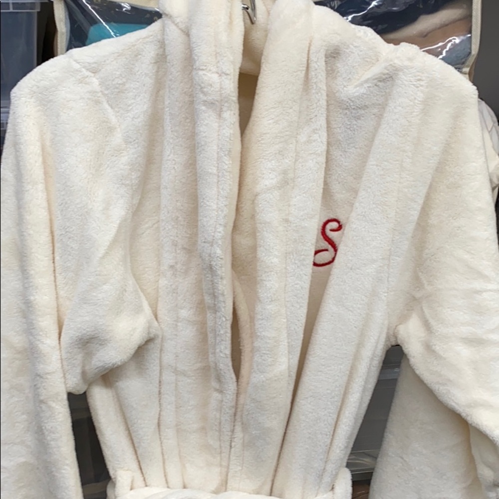 Soft Robe with letter S - Picture 2 of 10
